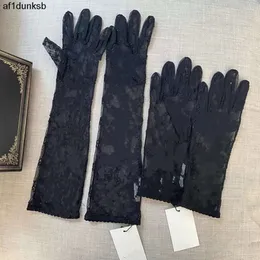 Gglies Schwarze Tüllhandschuhe für Frauen Designer Damen Buchstaben Druck bestickter Spitzen Fahrfäpse Fäden in Mode dünne Party Handschuhe 2 Größe