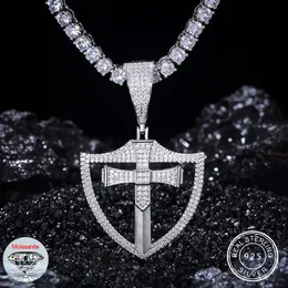 Jóias de jóias de grife Testador de diamantes Pingente de escudo cruzado Pingente de ouro Non manchado 925 Sterling Silver Moissanite Diamond Iced Out Hip Hop Jeia