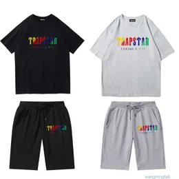 X7bc T-shirt Trap Stars Camicia t-shirt Pantaloni Set da 2 pezzi Asciugamano arcobaleno Ricamo Decodifica Magliette da uomo T-shirt girocollo bianca nera Trap Stars Designer Short