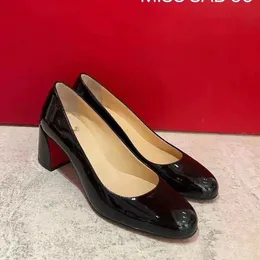 Designer-Damen-High-Heels-Schuhe, rote glänzende Böden, dicker Absatz, runde Zehenpartie, nacktes schwarzes Lackleder, Luxusmarke, rote Hochzeitsschuhe mit Staubbeutel, Größe 35–43