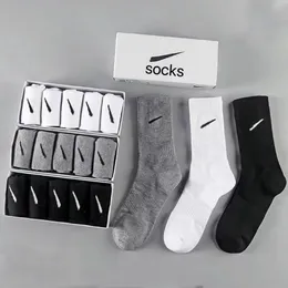 Erkek çorap kadın klasik siyah, beyaz gri kanca düz renkli çoraplar 5 çift/kutu futbol basketbol eğlence spor çorap