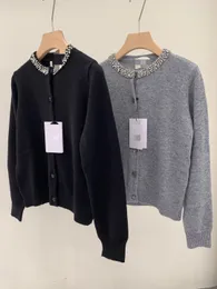 Nowe damskie swetry projektant Grey/Black O szyja kryształy wełny wełniane guziki modowe ciepły sweter 112302