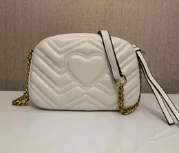 2023LUXURYS Mulheres Cadeia Bolsas de crossbody Designers Coração V Padrão de onda Bolsas de ombro Bolsas de Mensageiros Cadeia de Prisão