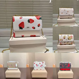 Mode axelväska läder designer väskor söta jordgubbar körsbär crossbody väska elegant shopping strand messenger handväska lyxiga handväskor