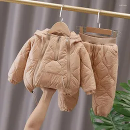 의류 세트 소년의 면적 재킷 바지 세트 2023 겨울 어린이 후드 벨벳 두꺼운면으로 둘러싸인 느슨한 따뜻한 바지 2pcs 정장