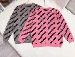 Lüks yürümeye başlayan sweater eğik mektup logo baskı kız hoodie boyutu 100-160 sonbahar çocuk tasarımcısı kıyafetler bebek örgü kazak nov25