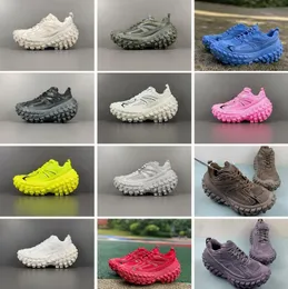 Luxury Designer Shoes Defender Bouncer Sneakers de baixo corte preto Branco de plataforma de borracha de borracha Borno de pneu de pneu vermelho azul verde marrom roxo marrom