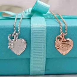 Tiffanylise Luxury Design Jewelry Love Key Lock Head Pendant Heart Necklace S925 Silver Högkvalitativ Peach Hot Sell Birthday Christmas Gift O1SA