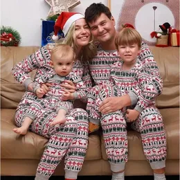 Dopasowanie rodziny stroje świąteczne piżamę Zestaw świątecznych dorosłych dzieci matka i córka ojciec syn syna śpiąca dziecko 231122