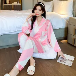 Kadın pijama kadın buz ipek pijamalar set tasarımcısı lüks sonbahar bahar pijamaları bayanlar için iki parçalı pembe renk salonu