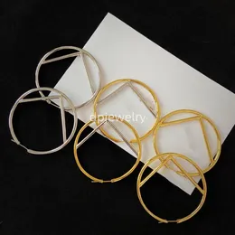 Buchstabe-hängendes Armband der Luxusentwerfer-elegante Gold- und Silberohrring-Art- und Weisefrauen, die spezielle Entwurfs-Schmucksachen Wedding sind Qualität-F11