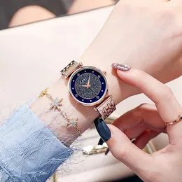 Wristwatches Koreańska wersja trendu prostego temperamentu w całym zespole Sky Steel Watch Online Celebrity With Student Women's