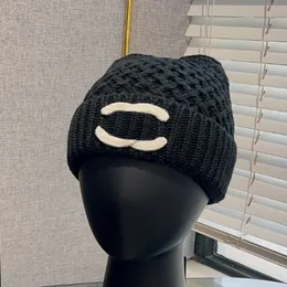 Designer Skull Caps Marchio di moda Stampa di lettere Cappelli lavorati a maglia di lana senza grondaia Copricapo Cappello di cotone lavorato a maglia per esterni Caldo autunno inverno lavorato a maglia frangivento