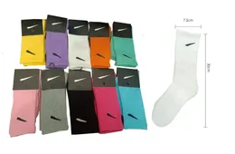 Partihandel Mens Socks Men's Women Strumpor Pure Cotton 10 Colors Sport Sockings Letter NK Print Designer Socks