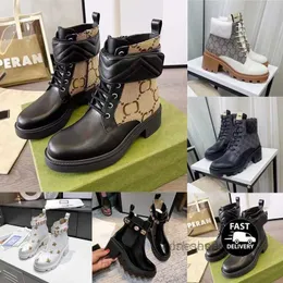 Lyx Designer Märke Kvinnor Stövlar Ankel Boots Mode Stjärna Skor Plattform Chunky Martin Boot Spänne Sko Diamant Vinter Anti Halk Slitbeständig
