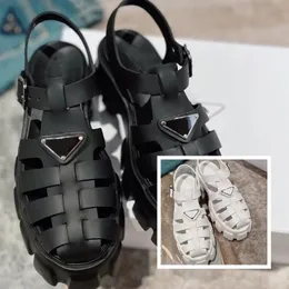 Neue Designer-Sandalen aus Monolith-Schaumgummi, Gummi mit dicken Sohlen, hohle Baotou-Sandalen mit erhöhter Schnalle, 55 mm