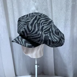 Casquettes de balle Printemps Noir Chapeau octogonal pour femmes Designer Grande version Nuage Rétro Peintre En Gros