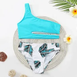 Kvinnors badkläder Girl Leaf Print Swimsuit Kids Skär ut en axelbikini 7-14 år Tvådel barns baddräkt Sommarstrandkläder