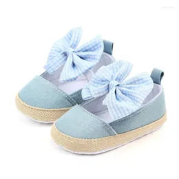 Första vandrare 2023 Baby Girl Shoes Spring Autumn Bow Classic Canvas Cotton The Fashion Comfort
