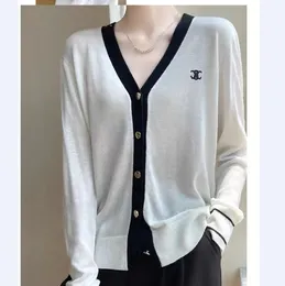 2023 suéteres femininos da primavera feminina designer feminino ccardigan botão de malha de malha casual white pullover preto em vaca de cashmere de decote em V