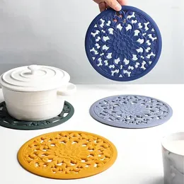 테이블 매트 3pcs 조각 된 실리콘 플레이스 매트 세트 팬 접시 컵 코스터 냄비 홀더 주방 액세서리 도구를위한 비 슬립 패드 트리트 매트