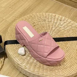 Womens Platform Wedge Heels Slippers Quilted Texture Hardware Matelasse Sandals Ladies Slip On Slides Classic Pink Girls Slingbacks Dress Shoes Outdoor Beach Shoe