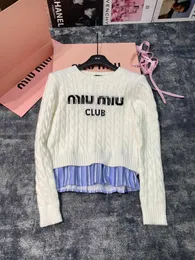 Mi Autumnwinter New College Style Letter Jacquard Bottom Stripe Splice Short Age Riducendo il maglione lavorato a maglia versatile