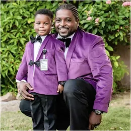 Erkekler Suits Mor Velvet Boy İnce Fit 2 Parçası Baba ve Oğul Aynı Özel Ceket Pantolon Düğün Resmi Giyim