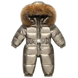 Rompers Ryssland Winter Kids Snowsuit Shiny Gold Silver Outdoor Duck Down Rompers Big Fur Collar Outerkläder Småbarn Baby övergripande Jumpsuit 231123