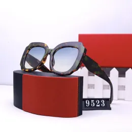 2022 Occhiali da sole Fashion Designer Occhiali da sole Goggle Beach PC Frame UV400 Occhiali da sole per uomo Donna 20 colori Opzionale con scatola P689