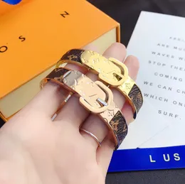 18k ouro pated presentes de aniversário pulseira designer marca jóias pulseira nova pulseira de couro estilo moda jóias de aço inoxidável clássico designer pulseira com caixa