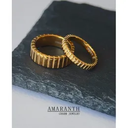 Простая и нерегулярная волновая передача для женщин для женщин, складывающих кольца кольца кольцо для женщин титановой сталь 18 тыс.