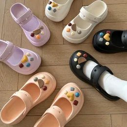 Koreansk version av Dongdong -skor för kvinnor på sommaren som bär anti -slip Eva Sandals tofflor på Internet Sand Beach Breattable of Hooded Slippers 231007