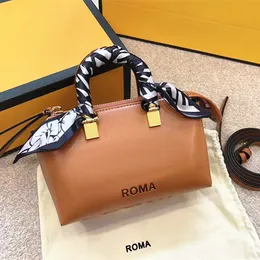 Projektant Travel Boston Bag Luxurys Men Damskie z jedwabnym szalikiem i paskiem na ramię Pochette torebka marka Katwalka Bagaż Crossbody Małe sprzęgło torby na ramię