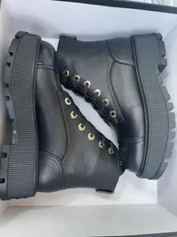 PERTURA NOVA CHEGA BRITÂNICA BRITÂNICO British Up Plataforma de couro Real Sapatos femininos Botas de tornozelo CH retalhos de retalhos saltos de salto bombas de festa altura Aumente os sapatos Martens Boots