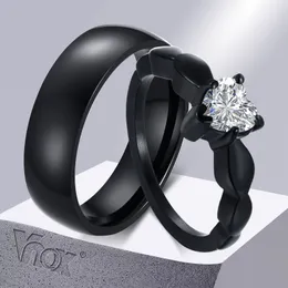 Cluster Rings Vnox Romantic Heart CZ Stone Couple Wedding Rings for Women Men Black Color Stainless Steel Bands Engagement Jewelry Love Gift 230424