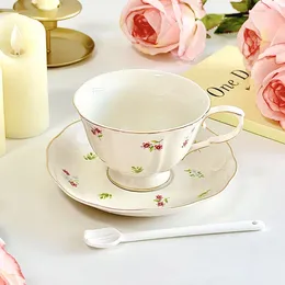 Set di articoli da tè Tazza e piattino in ceramica squisita Tazze da tè pomeridiane Piatto da dessert per uso domestico Elegante tazza da caffè da ufficio francese