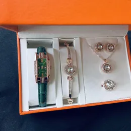 Armbandsur montre femme enkla kvinnor mode gröna set klockor läder kvinnlig kvarts titta på lyxig diamantstil rektangel damer