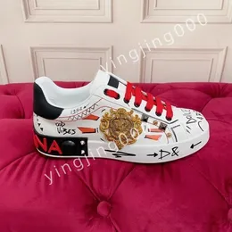 Nuovo 2023 Designer Scarpe casual in vera pelle Bianco Graffiti Sneakers Moda Gioielli con diamanti Decorazione Scarpe da skateboard Uomo Donna fd230502