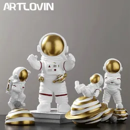 New Modern Home Decor Astronauta Figure Regalo di compleanno per uomo Fidanzato Statua astratta Moda Astronauta Sculture Colore oro 2237Q