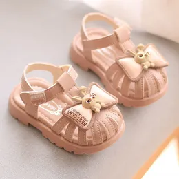 Pierwsze spacerowicze Summer Toddler Buty dla dziewczynki Pu skóra śliczne łuk sandały zewnętrzne ergonomia Softsoled Footwear 230424