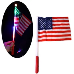 Led American Hand Flags 4: e juli Independence Day USA Banner Flag Patriotic Days Party Flag with Lights Parade Tillbehör