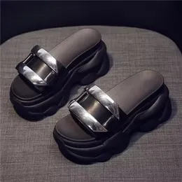 Klinowe platforma platforma Letnia nowa moda na świeżym powietrzu Piękne sandały plażowe zakupowe zakupy