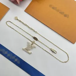 Luksusowa marka Naszyjnik Pendant Projektant mody biżuteria CJeweler Letter Planowany złoty srebrny łańcuch dla mężczyzn Woman Trendy Trendy tiktok ma naszyjniki biżuteria VN-31