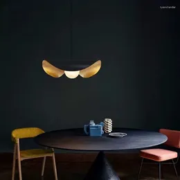 Lampy wisiork Catellani Smith Lederam Manta Lampa Flying Spaker Hat Industrial Retro Design Białe czarne światło