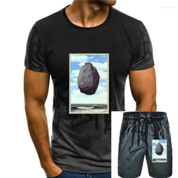 Fatos de treino masculinos The Castle Of Pyrenees Camiseta por Rene Magritte Camiseta masculina