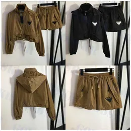Kvinnors tvådelar Pants Designer Letter Jacket Womens Short Hooded Coat Sport Casual Shorts Zipper Windbreaker A8G6