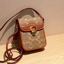 Designerväska Tramp Bag Tote Bag Luxurys axelväska Casual Travel Business Tote Leather Mode