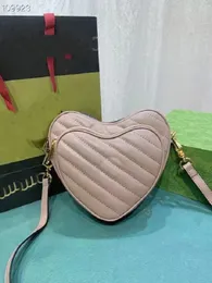 حقائب الحب أحدث حقائب يدوية على حقائب الأزياء النسائية الفاخرة