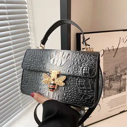 Новый стиль крокодиловый рисунок сумочка с расцветом с расщеплением плеча Little Bee Messenger Сумки с легкой роскошной портативной женской сумкой